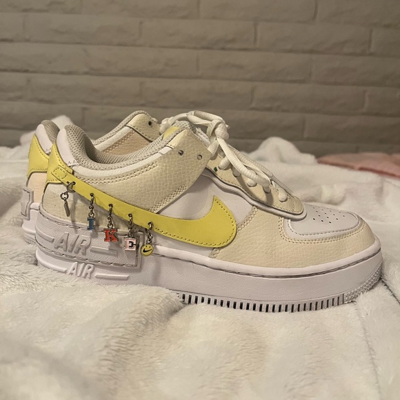 NIKE AIR FORCE WOMENS SIZE 7 CHARMS - Picture 5 of 7